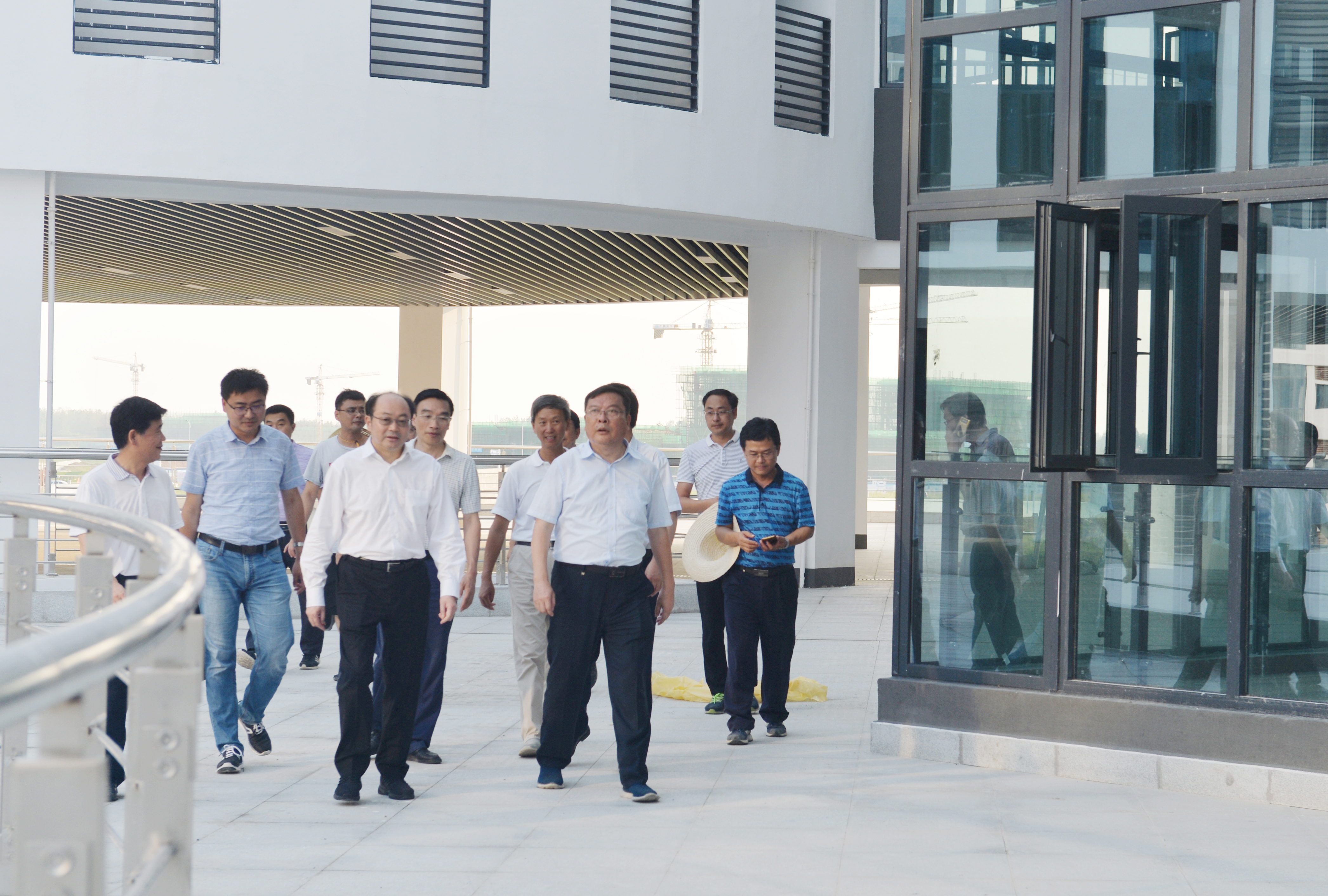 省委教育工委书记钱桂仑来滨湖校区调研指导