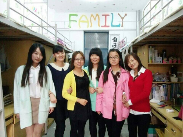 2014年,已是她们在合肥师范学院的第三个年头,回忆是串珍珠,串成了图片