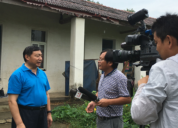 校领导赴庐江白山镇看望行知学堂小先生及留守儿童